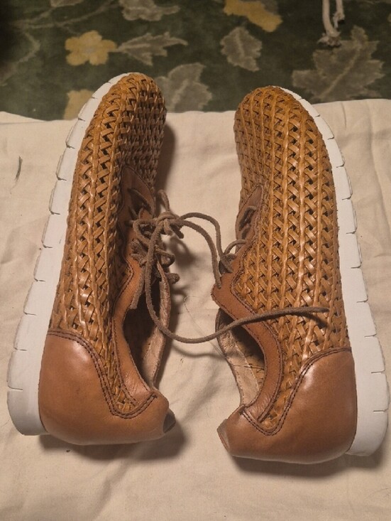 Men\'s Woven Leather Lace-Up Shoes in Tan main image 9
